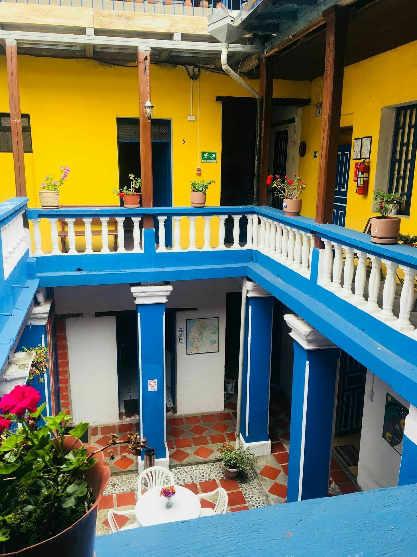 Blue Door Housing Historic Quito Hotel Luaran gambar