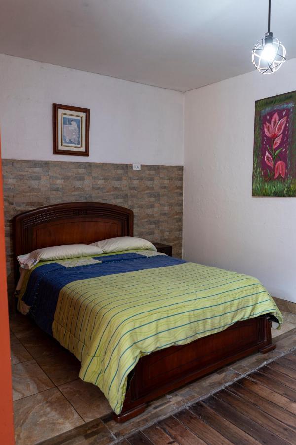 Blue Door Housing Historic Quito Hotel Luaran gambar